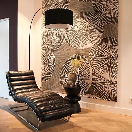 Spacious With Garden 아파트
